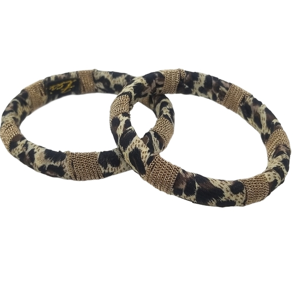 TWO VINTAGE SIGNED CHETTAH ANIMAL PRINT FABRIC BANGLE BRACELETS - Picture 2 of 4